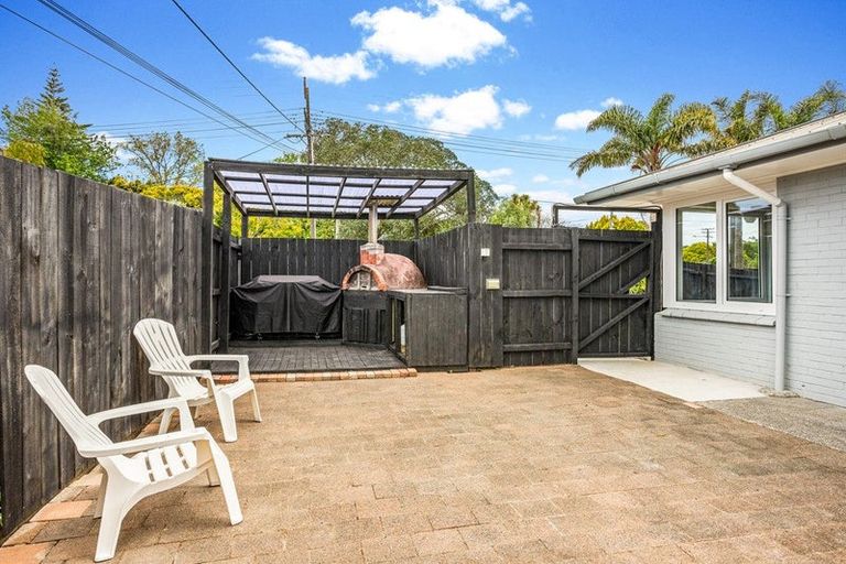Photo of property in 43 Mcclintock Road, Massey, Auckland, 0614