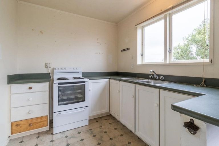 Photo of property in 17b Colchester Crescent, Newlands, Wellington, 6037