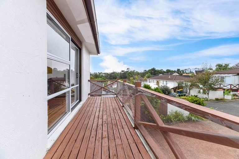 Photo of property in 10/26a Sunnynook Road, Sunnynook, Auckland, 0620