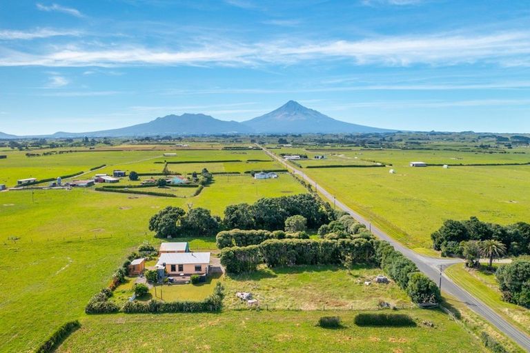 Photo of property in 246 Stent Road, Warea, New Plymouth, 4381