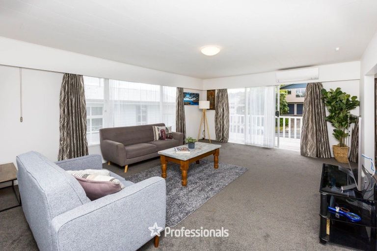 Photo of property in 8 Robson Street, Stokes Valley, Lower Hutt, 5019