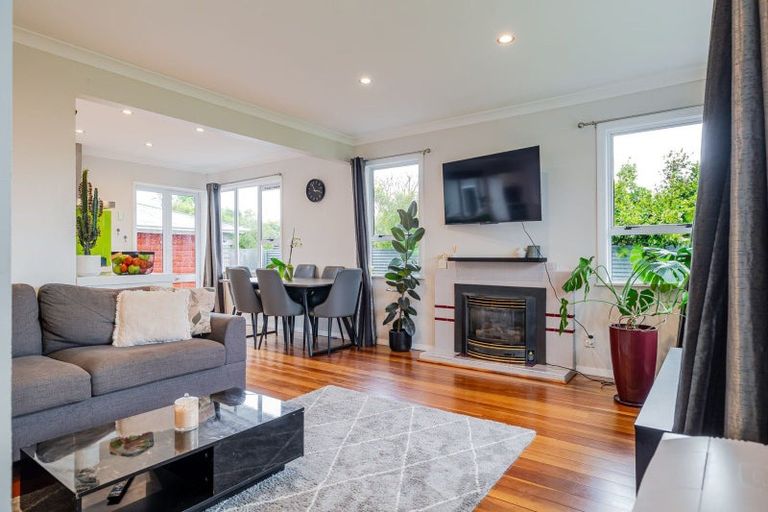Photo of property in 4 Eton Place, Terrace End, Palmerston North, 4410
