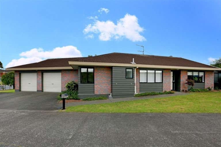 Photo of property in 2 Palomino Drive, Henderson, Auckland, 0612