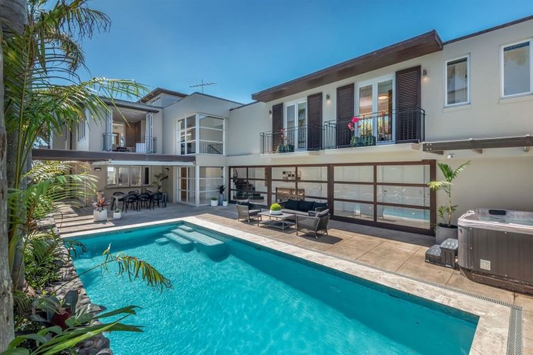 Photo of property in 115 Churchill Road, Rothesay Bay, Auckland, 0630