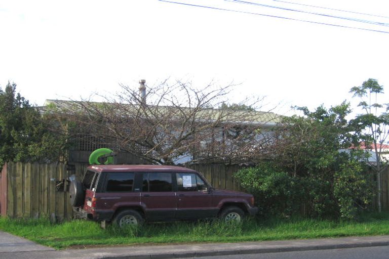 Photo of property in 2/88 Parrs Cross Road, Henderson, Auckland, 0612