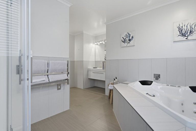 Photo of property in 19 Beach Road, Otumoetai, Tauranga, 3110