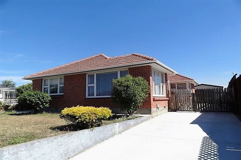 Photo of property in 54 Bickerton Street, Wainoni, Christchurch, 8061