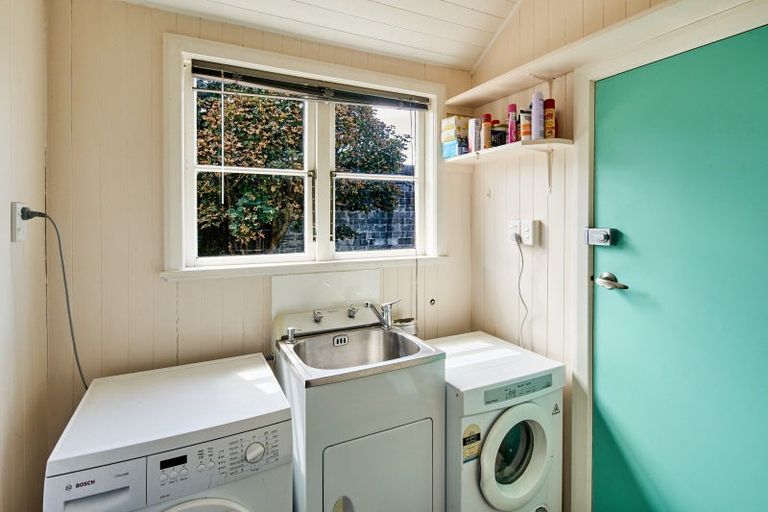 Photo of property in 6 Hobbs Grove, Epuni, Lower Hutt, 5011