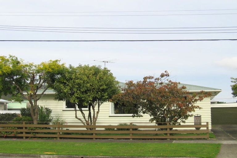 Photo of property in 35 Garden Road, Avalon, Lower Hutt, 5011
