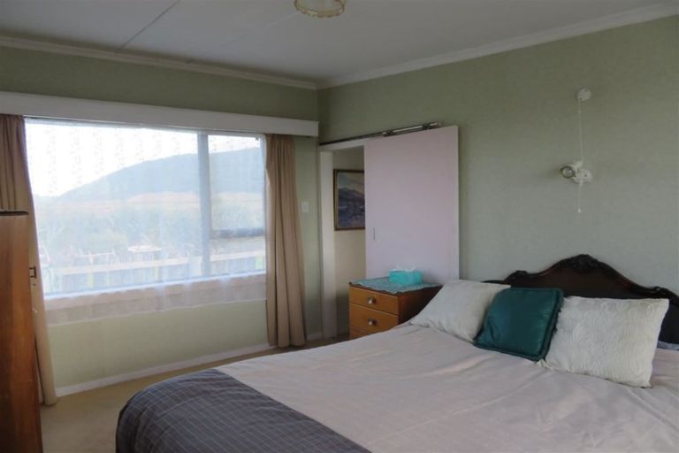 Photo of property in 493 Waikawa-curio Bay Road, Curio Bay, Tokanui, 9884