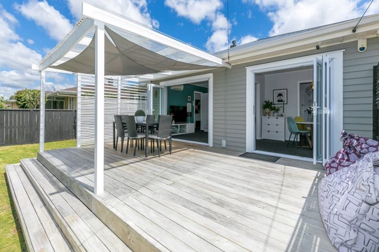 Photo of property in 15 Sandwich Road, St Andrews, Hamilton, 3200