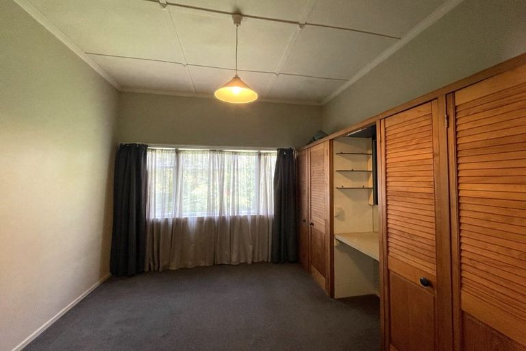 Photo of property in 82 Hazelhurst Pass, Caversham, Dunedin, 9012