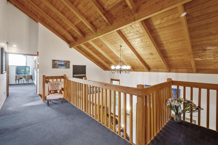 Photo of property in 5 Te Urunga Place, Acacia Bay, Taupo, 3330