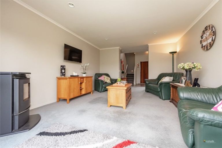 Photo of property in 17 Garrett Place, Riverstone Terraces, Upper Hutt, 5018