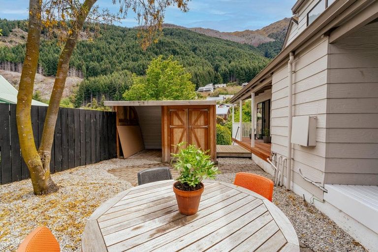 Photo of property in 15a Williams Street, Sunshine Bay, Queenstown, 9300