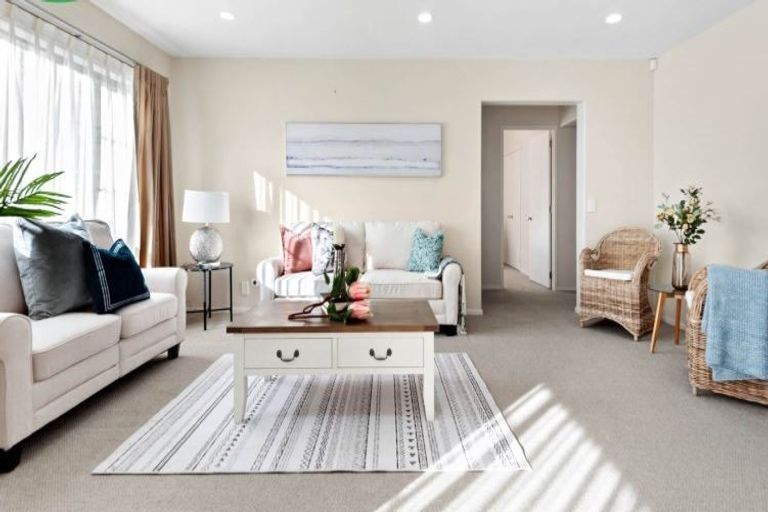 Photo of property in 3 Dunoon Close, Flat Bush, Auckland, 2016