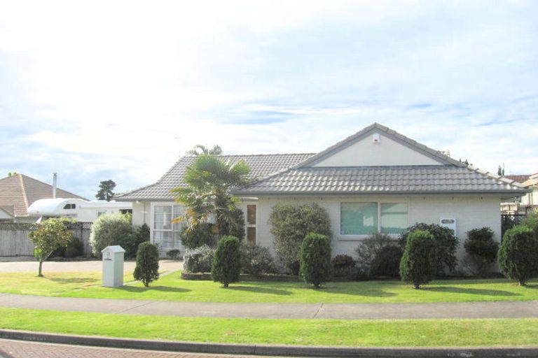 Photo of property in 3 Palmcrest Grove, Highland Park, Auckland, 2010