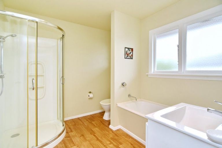 Photo of property in 4 Mcfaddens Road, St Albans, Christchurch, 8052