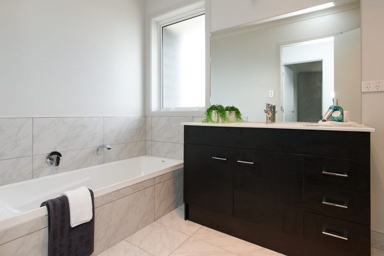 Photo of property in 18b Galea Grove, Kelvin Grove, Palmerston North, 4414