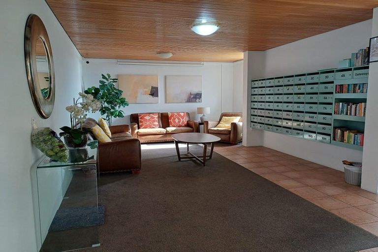 Photo of property in Gateway Apartments, 19 Maida Vale Road, Roseneath, Wellington, 6011