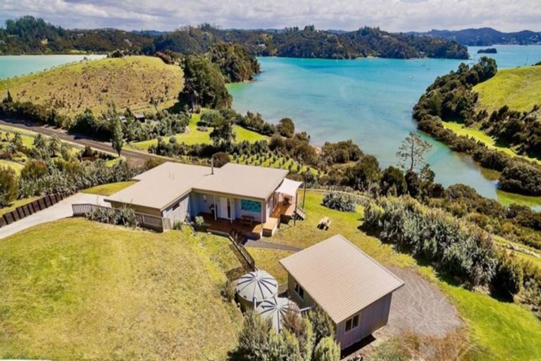 Photo of property in 37 Te Akau Drive, Russell, 0272