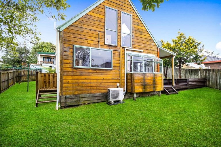 Photo of property in 9a Madigan Place, Glendene, Auckland, 0602