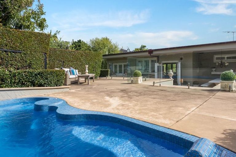 Photo of property in 19 Montgomery Crescent, Cockle Bay, Auckland, 2014