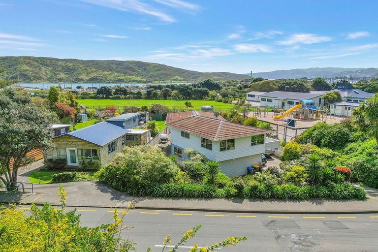 Photo of property in 18 Paremata Crescent, Paremata, Porirua, 5024