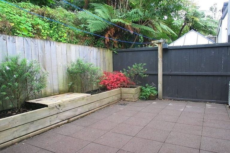 Photo of property in 18/10 Pitarua Street, Thorndon, Wellington, 6011