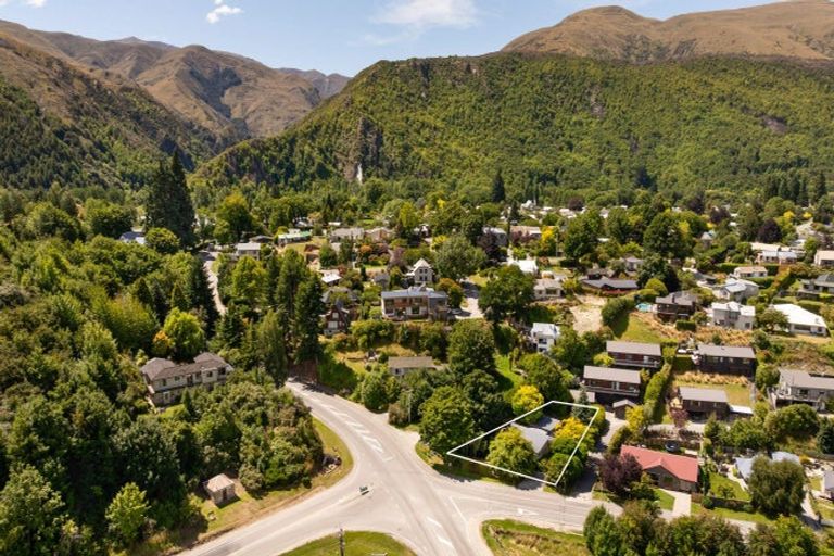 Photo of property in 1 Mcdonnell Road, Arrowtown, 9302