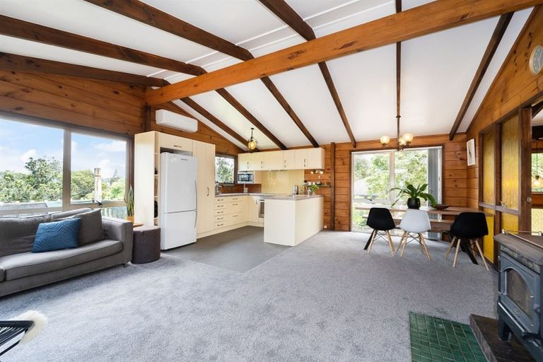 Photo of property in 27 Reynolds Place, Torbay, Auckland, 0630