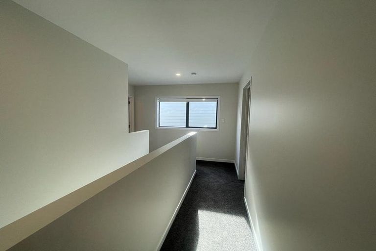 Photo of property in 2 Seaside Place, Pakuranga, Auckland, 2010