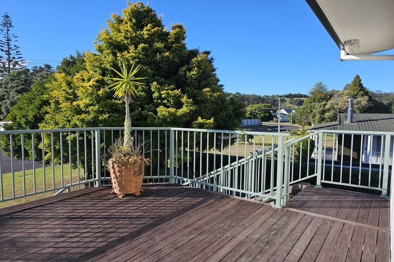 Photo of property in 20 Hardy Place, Cooks Beach, Whitianga, 3591