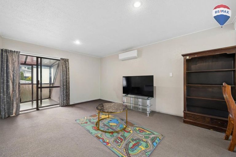 Photo of property in 39 Thurleigh Grove, Karori, Wellington, 6012