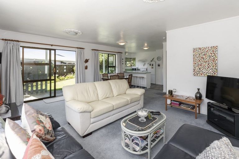 Photo of property in 30 Simcox Street, Otaki Beach, Otaki, 5512