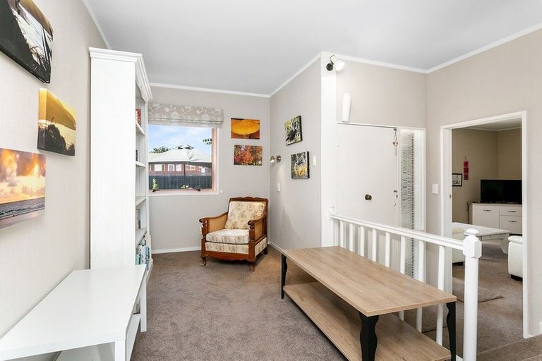 Photo of property in 10 Woodstock Crescent, Leamington, Cambridge, 3432