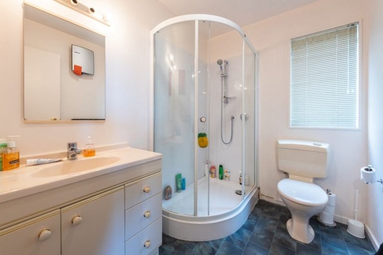 Photo of property in 2b Paratu Way, Strathmore Park, Wellington, 6022