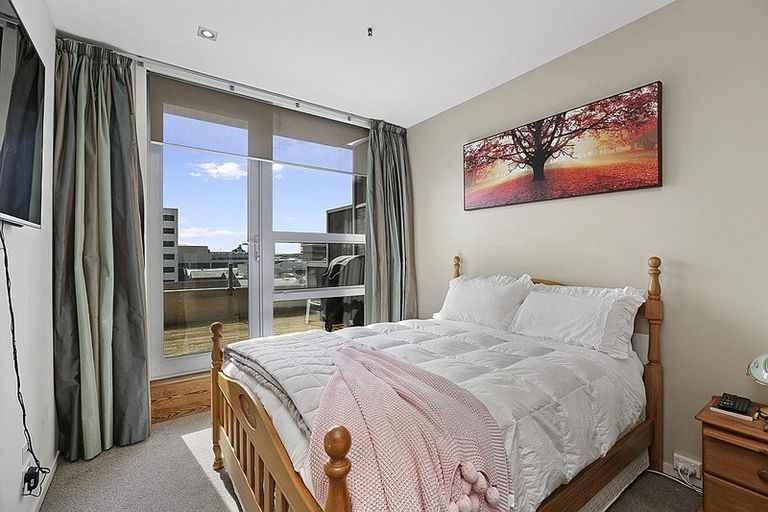 Photo of property in 22 Liardet Apartments, 402/22 Liardet Street, New Plymouth, 4310