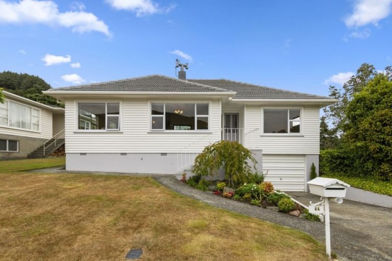 Photo of property in 64 Raroa Terrace, Tawa, Wellington, 5028