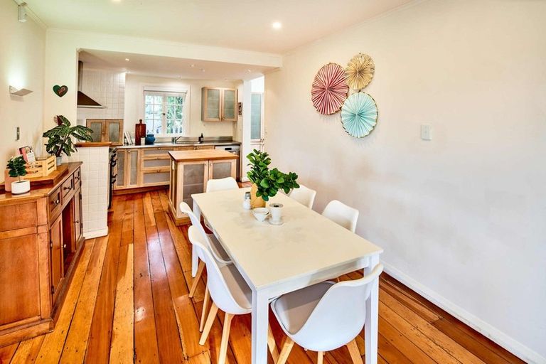 Photo of property in 9 Northland Road, Northland, Wellington, 6012