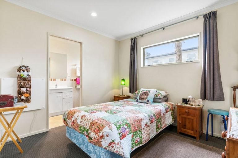 Photo of property in 22 Kokako Rise, Papakura, 2110