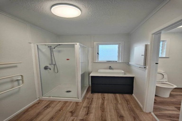 Photo of property in 48 Woodlands Crescent, Browns Bay, Auckland, 0630