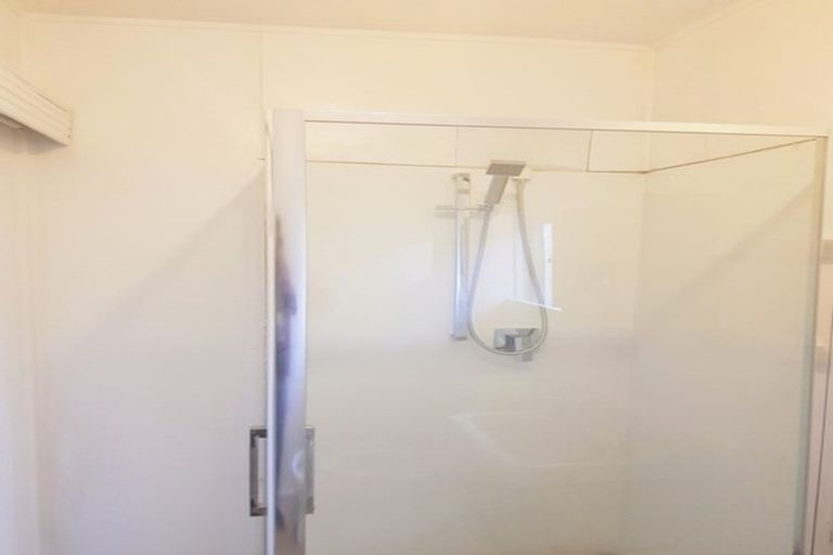 Photo of property in 16 Albert Road, Kelston, Auckland, 0602