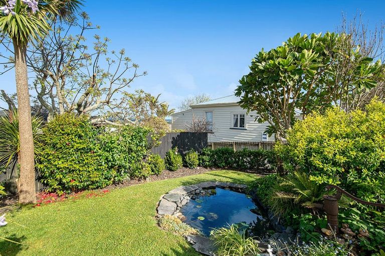 Photo of property in 33 Garfield Road, Helensville, 0800