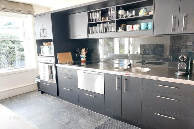 Photo of property in 2c/123 Molesworth Street, Thorndon, Wellington, 6011