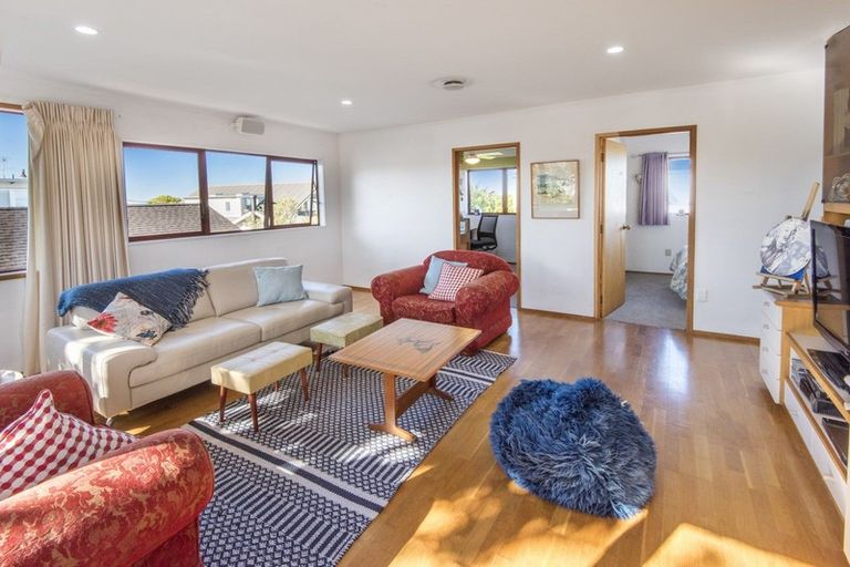 Photo of property in 8a Wicklow Road, Narrow Neck, Auckland, 0622