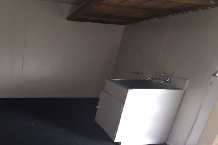 Photo of property in 1/9 Phillipa Place, Browns Bay, Auckland, 0630