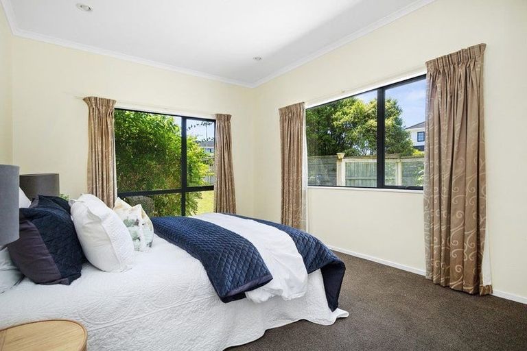 Photo of property in 39 Arahiwi Grove, Tirohanga, Lower Hutt, 5010