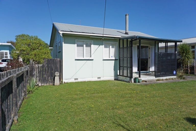 Photo of property in 16 Dewe Terrace, Foxton Beach, Foxton, 4815