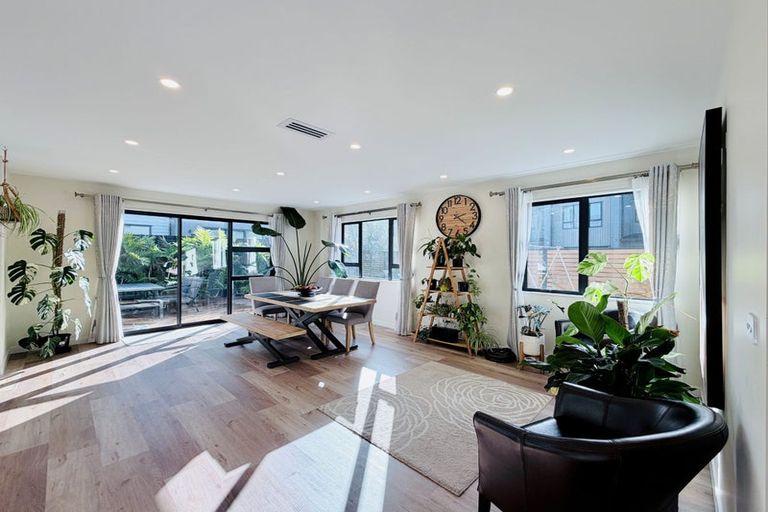 Photo of property in 17 Babos Avenue, Kumeu, 0810